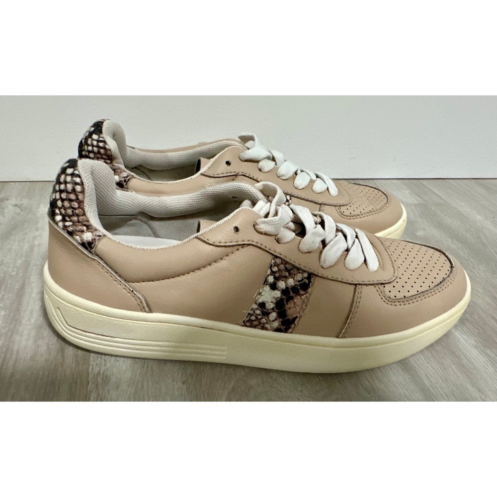 CHELSEA & VIOLE Womens Tan Snake Print Accent Low Top Sneakers Shoes Size 8